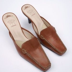 Joan & David New brown leather moc toe heels 8.5M